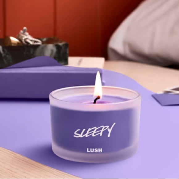 🛍️ Lush Cosmetics Sleepy Scented Candle Calming Lavender & Ylang Ylang - Picture 1 of 5